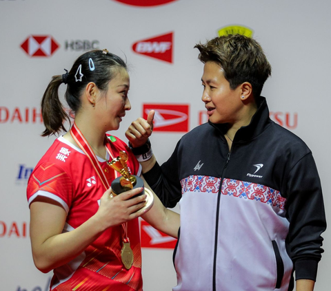 FOTO: Saat Juara Indonesia Masters 2024 Asal China Bertemu Sang Idola Liliyana Natsir, Huang Ya Qiong Mengakui Kekagumannya Tetap Abadi