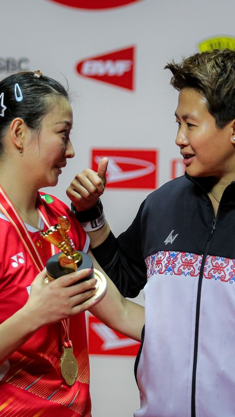 FOTO: Saat Juara Indonesia Masters 2024 Asal China Bertemu Sang Idola Liliyana Natsir, Huang Ya Qiong Mengakui Kekagumannya Tetap Abadi