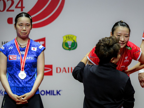 FOTO: Saat Juara Indonesia Masters 2024 Asal China Bertemu Sang Idola Liliyana Natsir, Huang Ya Qiong Mengakui Kekagumannya Tetap Abadi