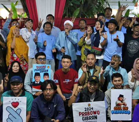 Ratusan pengemudi bajaj, petani, nelayan dan karyawan pabrik dari kelompok masyarakat Arus Bawah Indonesia menyatakan dukungan untuk paslon 02 Prabowo Subianto-Gibran Rakabuming Raka di Pilpres 2024.<br>