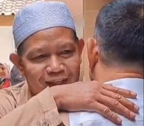Jenderal TNI (Purn) Dudung Abdurachman belum lama ini bertemu dengan tukang pijit favoritnya. <br><br>