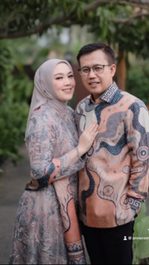 Potret Mesra Anne Ratna Mantan Istri Dedi Mulyadi Bareng Suami Baru Tersenyum Manis, Bikin Baper Netizen