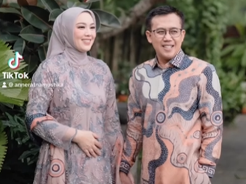 Potret Mesra Anne Ratna Mantan Istri Dedi Mulyadi Bareng Suami Baru Tersenyum Manis, Bikin Baper Netizen
