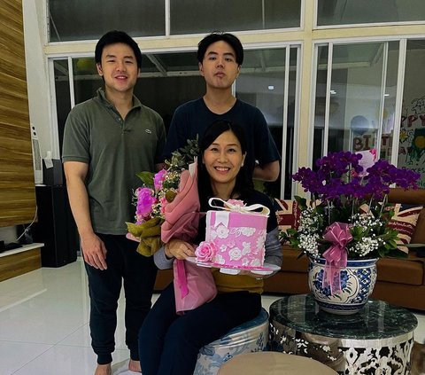 Ahok juga memiliki tiga orang anak dari pernikahan terdahulu bersama Veronica Tan. Mereka adalah Nicholas Sean Purnama, Nathania Berniece Zhong dan Daud Albeenner Purnama.<br>