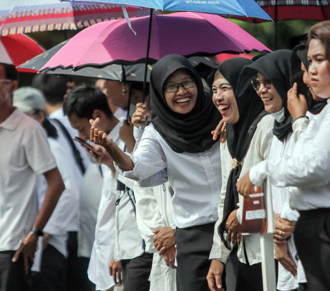 Jadi ‘Pekerjaan Idaman’ di Media Sosial, Ini Tugas dan Gaji Anggota KPPS 2024