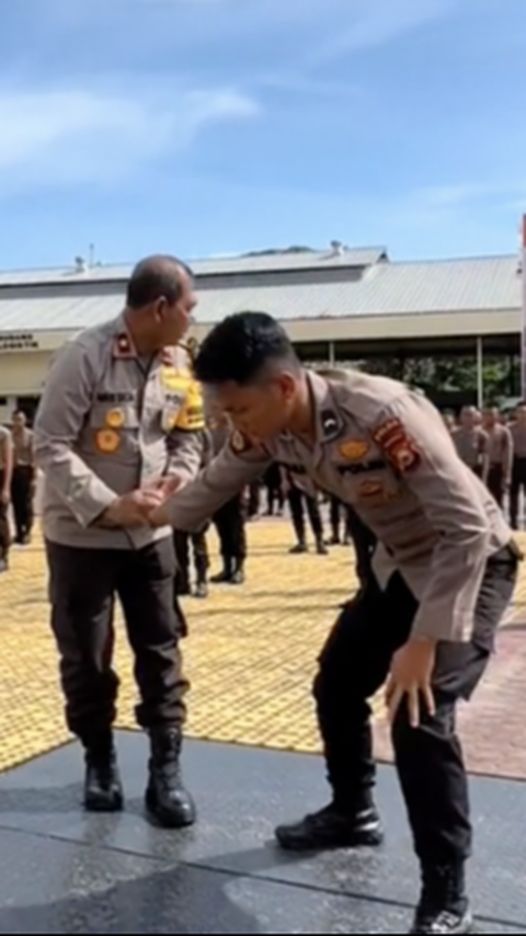 Bripda Polisi 'Cekik' Jenderal saat Latihan Bela Diri, Endingnya Dilumpuhkan Tak Berkutik<br>