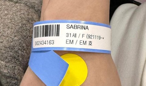 Sabrina sempat mengunggah potret dirinya setelah kejadian tersebut. Tampak tangan kiri Sabrina yang mengalami cedera.<br>
