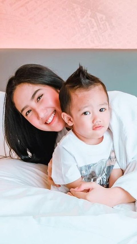 Chronology of Tamara Tyasmara's Son, a FTV Actor, Passed Away at the Age of 6