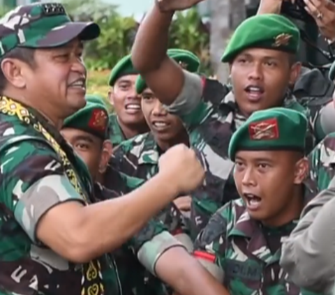 Gemuruh Semangat Para Prajurit TNI Sambut Kedatangan Kasad, Sang Jenderal Sampai Digendong