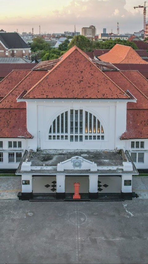 Bangunan Ini Tetap Megah meski Sudah Berusia 144 Tahun, Dulu Sekolahnya Soekarno Kini Tempat Nongkrong Anak Muda