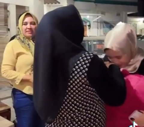 Viral Kisah Wanita Dapat Kejutan Ulang Tahun dari Keluarga Pacarnya, Bikin Iri Warganet