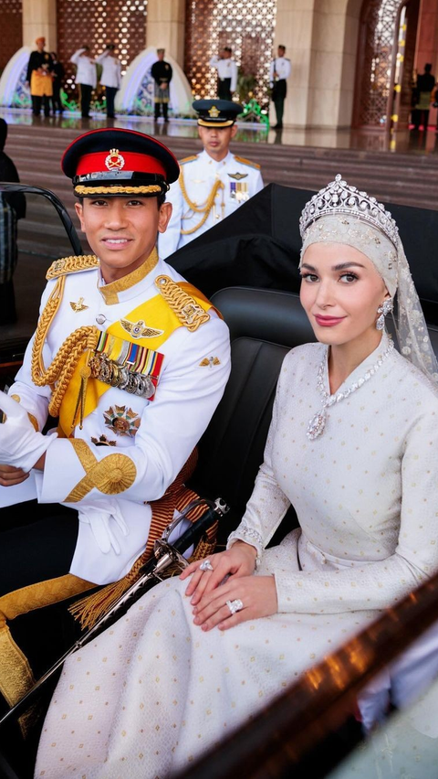 9 Potret Anisha Rosnah untuk Pertama Kalinya Dampingi Pangeran Mateen Bekerja