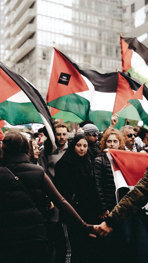 Detik-Detik Wartawan Palestina Tersungkur Saat Siaran Langsung, Pingsan karena Kelaparan Akut