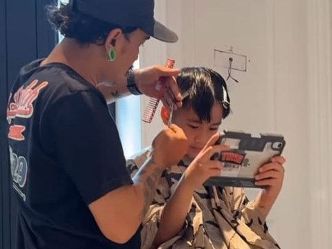 Intip Foto-foto Terbaru Rafathar Anak Raffi Ahmad dengan Gaya Rambut Baru, Netizen 'Ganteng Kembaran Jaehyun'
