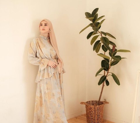 Look Hijab Chic with Earth Tone Outfit ala Isel Fricella