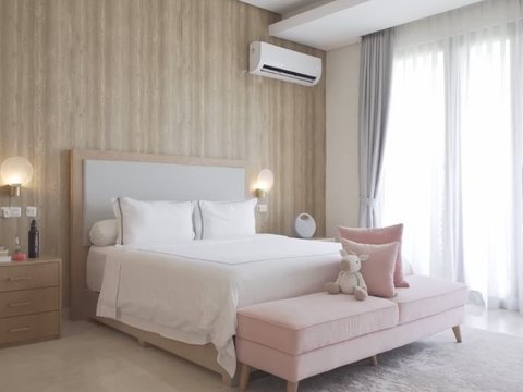 Portrait of Cinta Laura's House Dominated by Pastel Colors, Has a Special Living Room that is Already Bathed