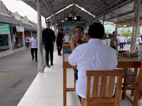 10 Potret Raffi Ahmad dan Rekan Seleb Ditraktir Makan Bakso oleh Presiden Jokowi: Kapan Lagi Makan Bakso Ditraktir Pak Presiden