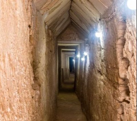 Appearance of Mysterious Tunnel, Allegedly the 'Path' to the Long-Lost Tomb of Cleopatra