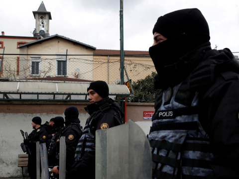 FOTO: Teror ISIS di Gereja Istanbul Turki Tewaskan Satu Orang, Tim Forensik, Polisi hingga Militer Dikerahkan Amankan Lokasi