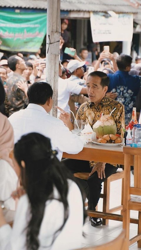 Bawa Rombongan Artis, Begini Potret Jokowi Makan Bakso Bareng Prabowo