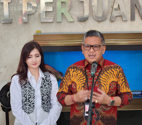 Hasto soal Jokowi dan Ganjar Temui Warga di Jateng: Kader PDIP Biasa, Tapi Prabowo Tak Bisa Blusukan