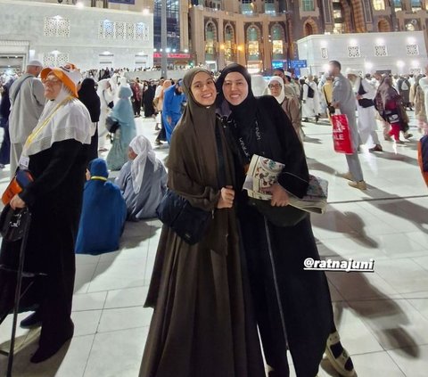 Potret Nycta Gina dan Keluarga Pilih Jalani Umrah di Momen Pergantian Tahun, Ungkap Rasa Penuh Syukur