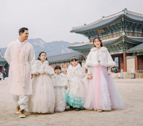 Potret 3 Putri Cantik Surya Insomnia Liburan di Korea Selatan, Kompak Pakai Hanbok Bak Princess
