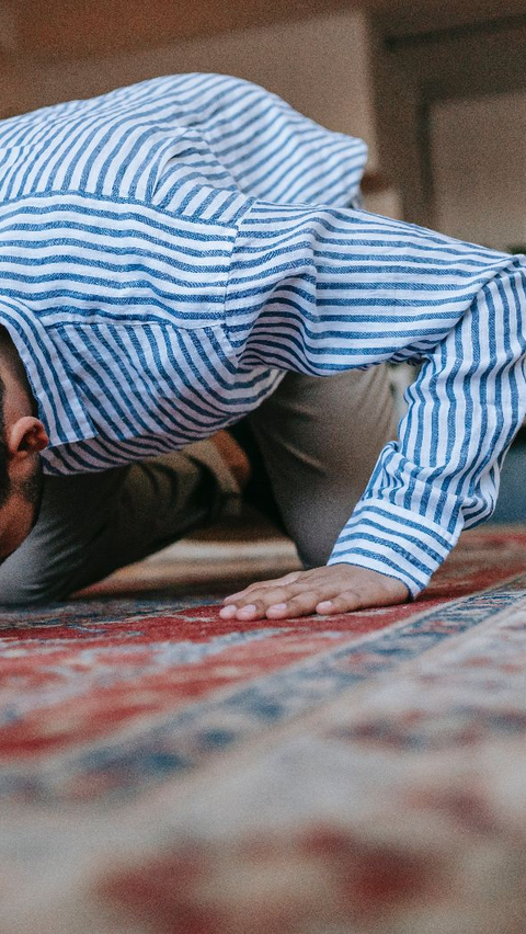 Sujud Tilawah adalah Sujud karena Adanya Ayat Sajdah, Berikut Bacaan dan Tata Caranya