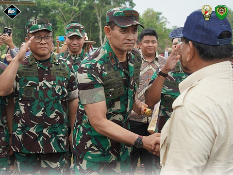 Momen Brigjen TNI Faisol Gagah Sambut Menteri Pensiunan Jenderal Darah Kopassus