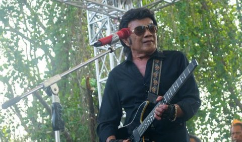 Tak hanya dikenal di dunia tarik suara, Rhoma Irama juga eksis di dunia seni peran. Rhoma Irama sudah bermain di berbagai judul film.