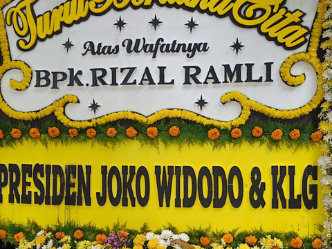 Suasana Rumah Duka Rizal Ramli di Jaksel, Penuh Karangan Bunga Termasuk dari Presiden Jokowi