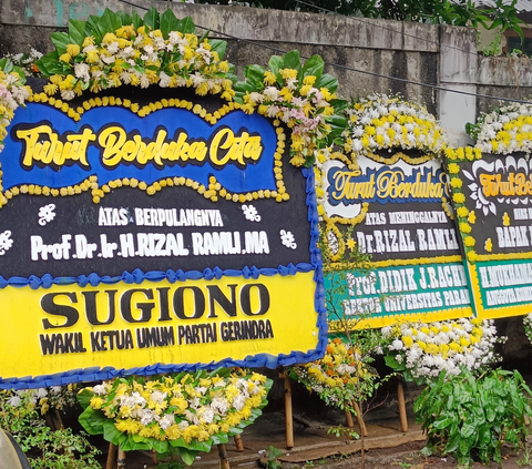 Suasana Rumah Duka Rizal Ramli di Jaksel, Penuh Karangan Bunga Termasuk dari Presiden Jokowi