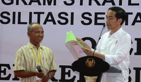 Jokowi sangat menekankan pentingnya sertifikat tanah sebagai bukti yang sah atas hak kepemilikan tanah oleh masyarakat. Dia berbagi pengalamannya saat mengunjungi daerah di mana sering kali dia didatangi oleh keluhan masyarakat terkait masalah sengketa lahan dan tanah.<br>