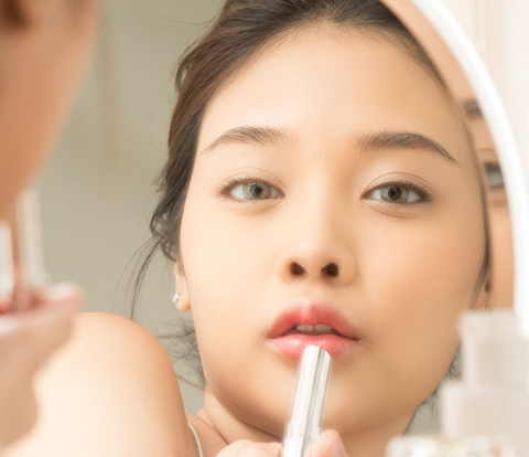 Create Korean-style Ombre Lips, Only Need Cotton Buds