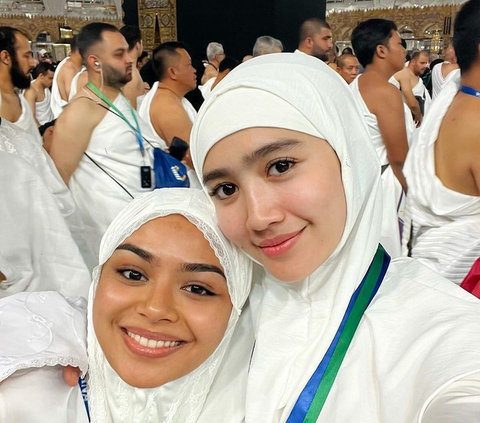 10 Potret Febby Rastanty saat Jalani Umrah di Tanah Suci, Tampil Mengenakan Hijab Bikin Pangling