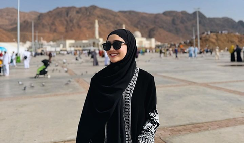 Penampilan Febby Rastanty mengenakan hijab langsung banjir komentar dari netizen. Mereka menuliskan berbagai komentar.<br>