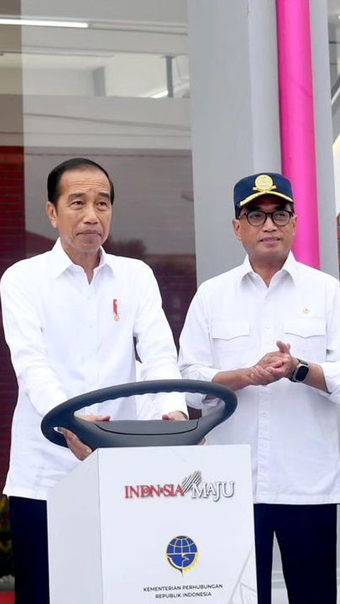 Jokowi Tegas Hapus Citra 'Preman' di Terminal, Reaksi Tawa Iriana Jadi Sorotan