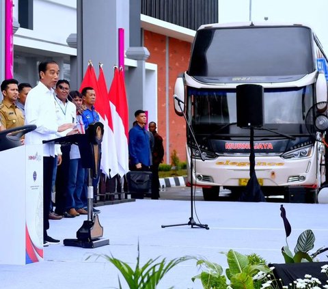 VIDEO: Jokowi Tegas Hapus Citra 'Preman' di Terminal, Reaksi Tawa Iriana Jadi Sorotan