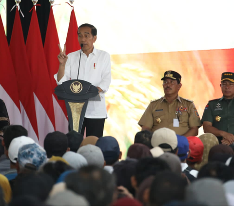 Jokowi Minta Pupuk Subsidi Hanya untuk Petani: Jangan Dijual ke yang Bukan petani