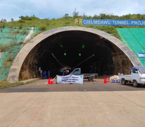 Bantah Terowongan Tol Cisumdawu Retak Akibat Gempa Sumedang, Kementerian PUPR Sebut Cuma Akumulasi Debu yang Terbang