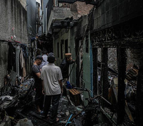 Peristiwa kebakaran terjadi di kawasan permukiman padat penduduk di Taman Sari, Jakarta Barat, pada Selasa (2/1/2024) malam. Kebakaran tersebut menghanguskan 15 rumah di Jalan Kp. Jawa Malang RT-13 dan RT-14 RW-07, Keagungan, Taman Sari.