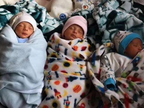 Jalan Kaki 5 Kilometer dalam Kondisi Hamil, Pengungsi di Gaza Melahirkan Bayi Kembar Empat