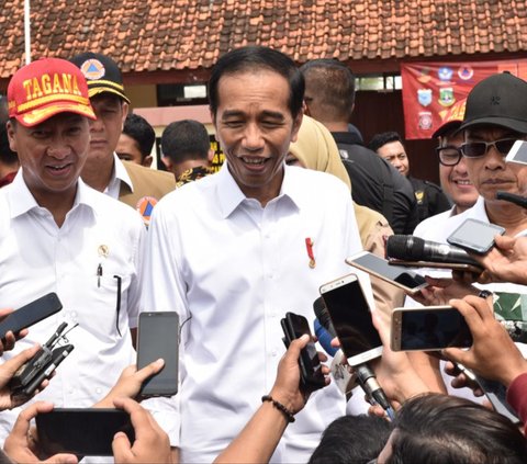 Ketika disinggung mengenai isu menjadi Sekjen Perserikatan Bangsa-Bangsa, Jokowi kembali menegaskan bahwa rencananya adalah kembali ke kota kelahirannya, Solo.<br><br><i>