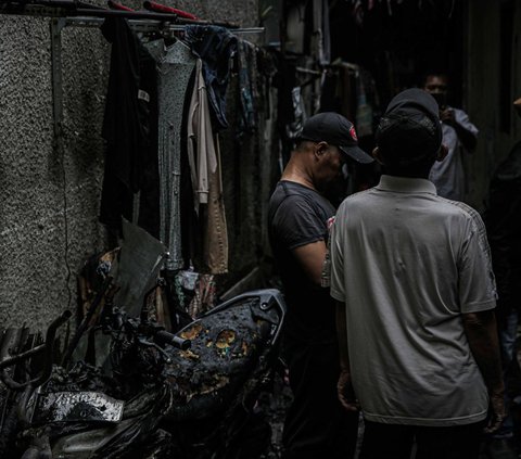 FOTO: Kebakaran Lalap Permukiman Padat di Taman Sari Jakbar, Ratusan Orang Terdampak