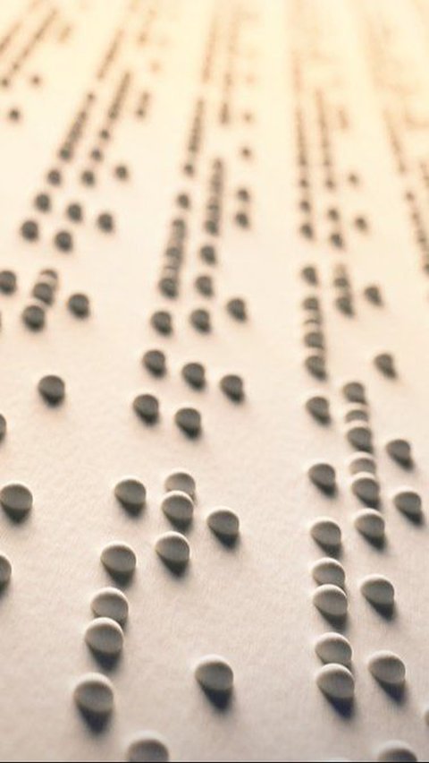 Ada beberapa cara yang bisa Anda lakukan untuk merayakan hari braille sedunia, seperti: