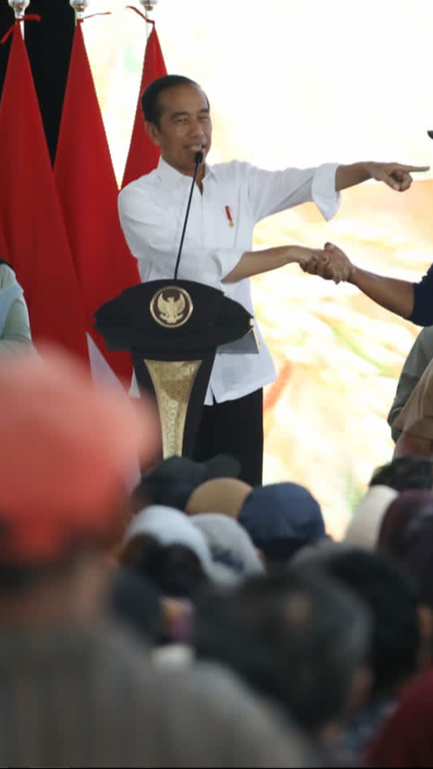 Jokowi Disoraki Petani, Ceritakan Sulitnya Bahan Pupuk dari Rusia Akibat Perang