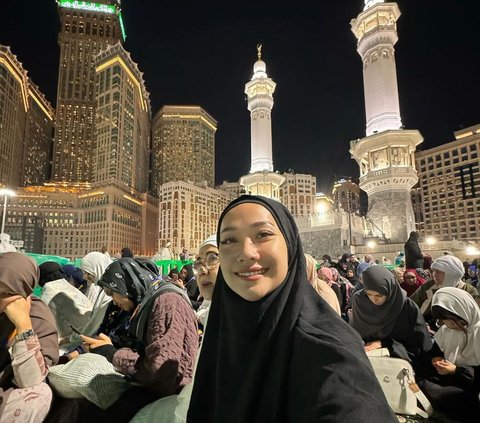 Umroh Bareng Keluarga, BCL Panggil Nama Ashraf Sinclair di Depan Ka'bah