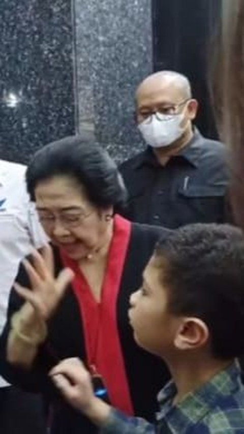 Saat Megawati Main Tebak-Tebakan dengan Bocah di Kebon Sirih: Jangan Sepeda Lah, Sepeda Terus Ya