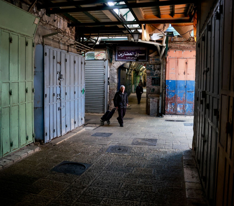 FOTO: Buntut Tewasnya Wakil Pemimpin Hamas Saleh al-Arouri, Pasar-Pasar hingga Pertokoan di Tepi Barat dan Yerusalem Tutup Massal