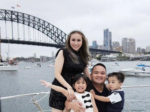 Potret Liburan Mewah Momo Geisha dan Keluarga di Australia, Naik Yacht
